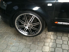 Motec Antares 8,5x19" ET 45 mit 225/35 Hankook S1 Evo